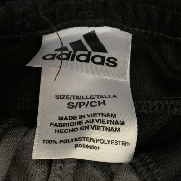 Boys Adidas size small shorts - Picture 2 of 3